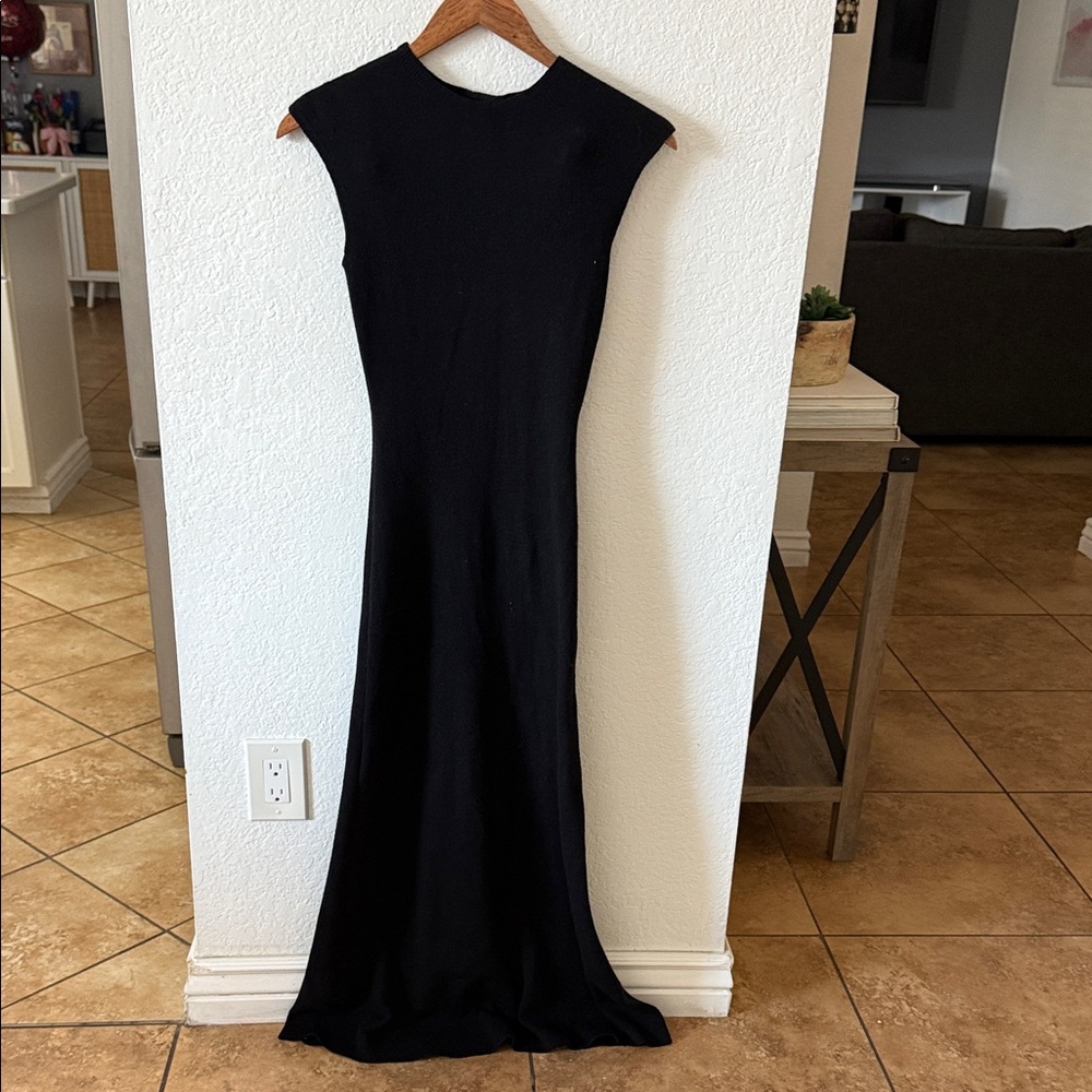 Chic Black Sleeveless Maxi Dress